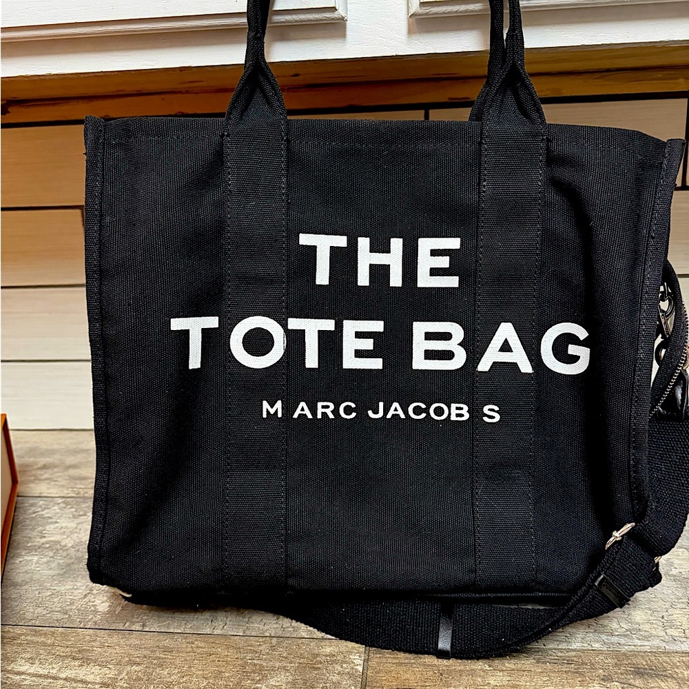 Marc Jacob’s Canvas black tote